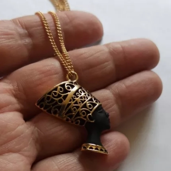 BLack🖤 QueeN👑 Pendant & chain📿 - Picture 2 of 5